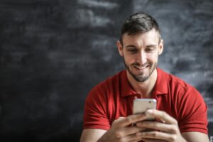 Leia mais sobre o artigo Como os depoimentos influenciam o comportamento e as decisões de compra