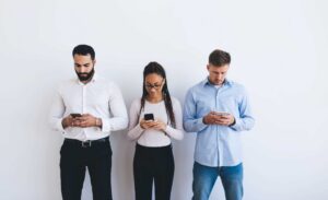 Leia mais sobre o artigo Como o FOMO pode impulsionar suas vendas com depoimentos autênticos
